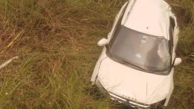 భూపాలపల్లి: మొరంచపల్లి బ్రిడ్జి లోయలో పడ్డ కారు, వ్యక్తికి గాయాలు