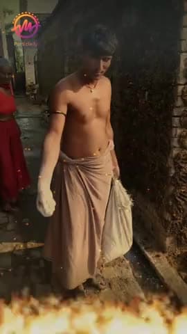 धनरुआ: #रेड़बिगहा गांव में डेंगू मच्छर
छिड़काव करते हुए गांव के वार्ड सदस्य धन्नजय यादव जी@ 
#धनरूआ न्यूज़#