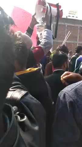 सुल्तानपुर: caa par sultanpur me modi ke khilaaf protest mein utre log police ne kiya lathi charge#indiaatoic