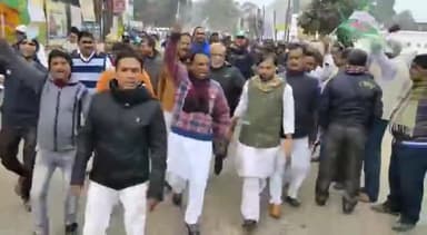 मानव श्रृंखला में भाग लेने पैदल मार्च कर नारे लगाते जाते हुए बिहारशरीफ नगर जिला जदयू परिवार...
#HumanChain2020