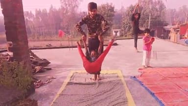 गोंडा: कठिन योगाभ्याश #024578iug 