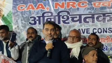 जहानाबाद : #CAA_NRC_NPR के विरुद्ध अनिश्चितकालीन धरना पर बैठे जनसैलाब को संबोधित करते हुए।