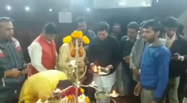 गाडरवारा: फिल्म अभिनेता आशुतोष राणा ने गृह नगर पहुंचकर डमरू घाटी मंदिर में की पूजा-अर्चना, नगर में बाइक से किया भ्रमण #आशुतोष_राणा