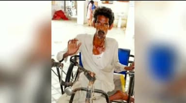 बरकट्ठा: डिवाइन पब्लिक स्कूल के निदेशक ने दिव्यांग को भेंट की व्हीलचेयर #दिव्यांग #व्हीलचेयर