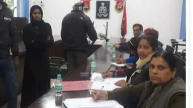 सहारनपुर: रिजर्व पुलिस लाइन में महिला परामर्श केंद्र के अंतर्गत दो पक्षों का कराया गया समझौता #समझौता #पुलिस_लाइन