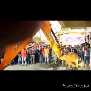 अलीगंज: अलीगंज में अतिक्रमण हटाने के दौरान व्यापारियों व प्रशासनिक अधिकारियों की हुई नोकझोंक #अतिक्रमण_हटाओ_अभियान