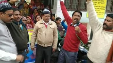 बेतिया: नगर परिषद कर्मचारी संघ ने अपनी 11 सूत्री मांगों को लेकर धरना दिया, की नारेबाजी #कर्मचारी_संघ #प्रदर्शन