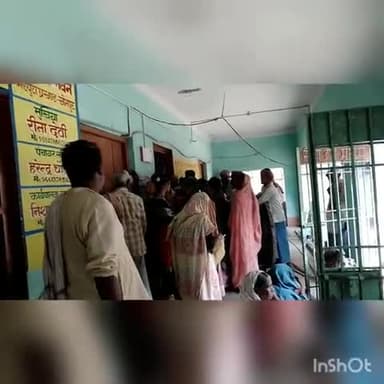 सोनपुर: भरपुरा पंचायत भवन पर वृद्धजन पेंशन योजना का KYC कराने व आधार कार्ड जमा करने को लेकर उमरी भीड़ #केवाईसी