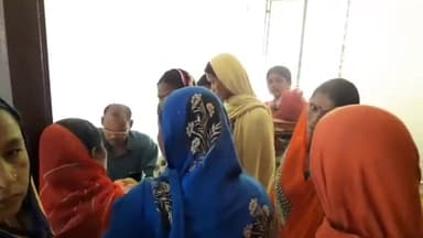 भगवानपुर: भगवानपुर में किसान क्रेडिट कार्ड का लाभ लेने के लिए पहुंच रही हैं महिलाएं, जमा कर रहीं आवेदन #किसान_क्रेडिट_कार्ड