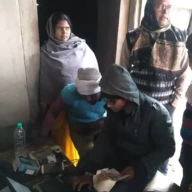 केसठ: महादेव गंज और धेनुआडीह में आयुष्मान भारत के तहत लगाया गया शिविर, 40 लाभुकों का बनाया गया कार्ड #आयुष्मान_भारत_योजना