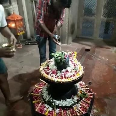 जय हो जय हो शंकरा,आदिदेव शंकरा।
तेरे जाप के बिना,चले ये सांस किस तरह।।
जय श्री देवदेवेश्वर महादेव!
जय श्री महाकालेश्वर महादेव! #बिठूर #पत्थरघाट