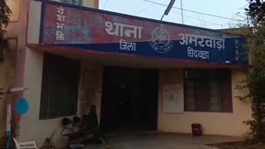 अमरवाड़ा: नगर निरीक्षक ने टीम के साथ नगर में की पैदल गश्त, यातायात व्यवस्था को सुचारू रखने के दिए निर्देश #गश्त #पुलिस