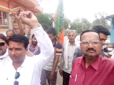 नटेरन: नटेरन भारतीय जनता पार्टी मंडल नटेरन ने हनुमान मंदिर पर प्रसाद चढ़ाकर जुलूस #निकाला