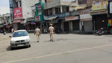 पानीपत: #PanipatPolice
#LockDownpanipat
पानीपत के इंसार बाजार में पुलिस प्रशासन दिखा अलर्ट पर