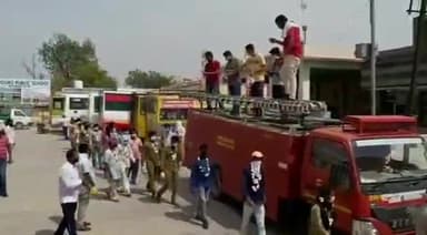 करणपुर: केसरीसिंहपुर में पत्रकारों ने कोरोना वारियर्स का पुष्प माला के साथ पुष्प वर्षा कर जताया आभार #कोरोना_वारियर्स