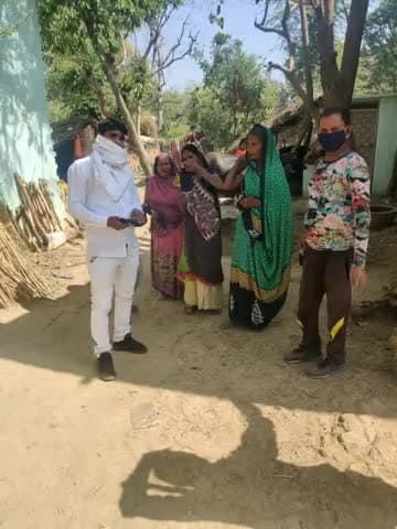 लंभुआ: ग्राम पंचायत सराय गोपाल के ग्राम प्रधान ने अपने ग्राम सभा में बांटे मास्क व लोगों को किया जागरूक #कोरोना #ग्राम_सभा