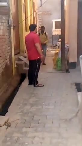 एत्मादपुर: ऐतमादपुर के लोकप्रिय सभासद सौमेंद राजपूत ने वार्ड में कराया सैनिटाइजर।लौगो से की घर से न निकलने की अपील।##फाइट कोरोना
