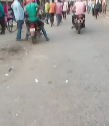 मानसी: मानसी में लॉक डाउन का पालन नहीं हो रहा है बाजार में बीर ही बीर . #coronovirus #lockdown