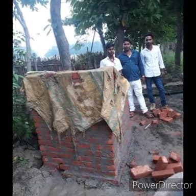 ग्वालपाड़ा: ग्राम पंचायत #विषवारी में गरीब जनता के
घर #शौचालय बनवाते हुए #माननीय मुखिया प्रतिनिधि सोनू कुमार #उर्फ बिजली यादव#