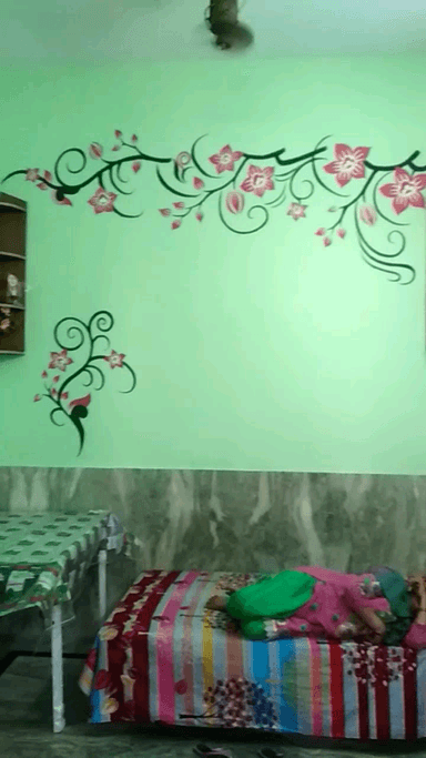 रामपुर: इस lockdown के period में मेरे और मेरी बेटी के द्वारा बनाई गई अपने घर पर ही wall painting . 
#stayathome_saveindia