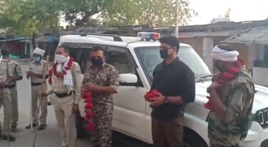 #coronawarriors
#police
#abvp_mehgaon_bhind
#कोरोना योद्धाओं का सम्मान किया गया।
#aswani_tyagi