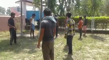 अकबरपुर: हुडरही-रूनीपुर क्वारंटाइन सेंटर में प्रवासी मजदूरों को खिलाये जा रहे हैं खेल #क्वारंटाइन_सेंटर