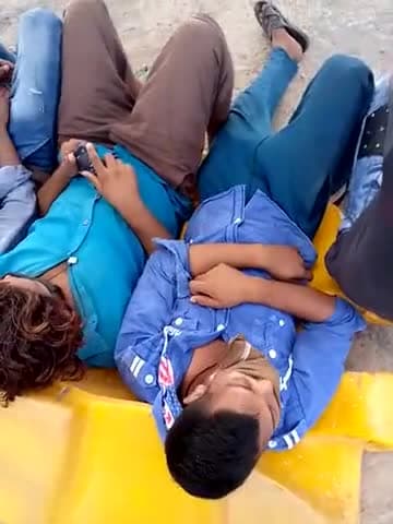 रायबरेली: #महाराष्ट्र में मजदूरों को लूटा जा रहा है बहुत परेशान है #लोकडॉन में मजदूर@uppolice8057