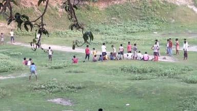 समस्तीपुर: ye dekhiye kaise lockdown ka majak bnaya ja rha h gaon mohanpur pokhar me#lockdowan #mohanpur