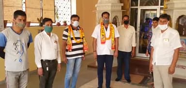 श्रीमाधोपुर: #कोरोना फाइटर्स डाक्टरों का किया सम्मान
#लॉकडाउन_4 #केसरिया हिन्दू वाहिनी