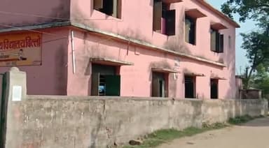 रामगढ़ चौक: मध्य विद्यालय विल्लो रेड क्वारेंटाइन सेंटर से 48 लोगों को किया गया मुक्त, 7 दिनों तक रहेंगे होम क्वारेंटाइन #क्वारेंटाइन