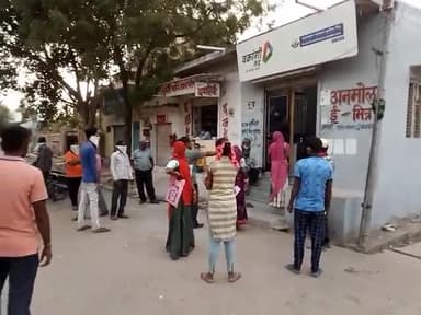 ई मित्र केंद्र पर भीड़ लगने पर सोशल डिस्टनसिंग की पालना करवाता "युवा टीम-जवाली" #jawali #corona__wariour #pali