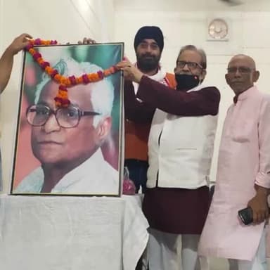 नवाबगंज: गांधी भवन में मनाई गई जॉर्ज फर्नांडिस की 90वीं जयंती #जॉर्ज_फर्नांडिस