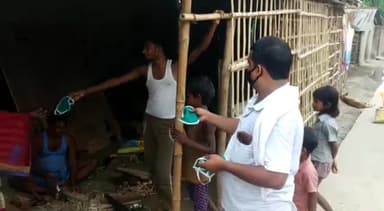 कोढ़ा: पवई पंचायत के वार्ड-12 के वार्ड सदस्य ने लोगों के बीच किया मास्क व साबुन का वितरण #वार्ड_सदस्य
