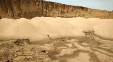 सिहावल: बहरी थाना के अंतर्गत गोडाही गांव में रेत भंडारण पर प्रशासन की कार्रवाई में 50 हाईवा अवैध रेत जब्त #अवैध_रेत