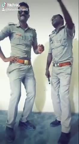 गोला: #golagokarannath
@golabazar Gorakhpur me tik tok video maker par laine jari..