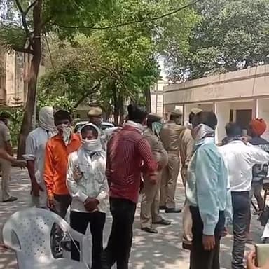 उन्नाव: उन्नाव सत्र न्यायालय में थर्मल स्क्रीनिंग करने के बाद वकीलों को मिल रहा अंदर प्रवेश #थर्मल_स्क्रीनिंग #कोरोना_वायरस