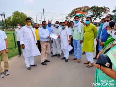 सिंगरौली: जिला कांग्रेस कमेटी शहर अध्यक्ष अरविंद सिंह चंदेल के नेतृत्व में महामहिम राष्ट्रपति के नाम जिला कलेक्टर को #सौंपा_ज्ञापन