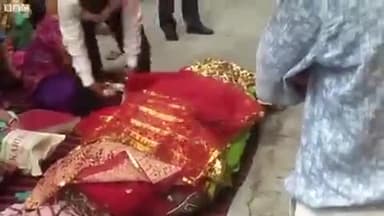 प्रयागराज: कोरोना के अलावा अन्य गंभीर बीमारियों में अस्पतालों से इलाज न मिलने के कारण लोग मर रहे हैं। देखिए
#कोरोन_वायरस
#लॉकडाऊन