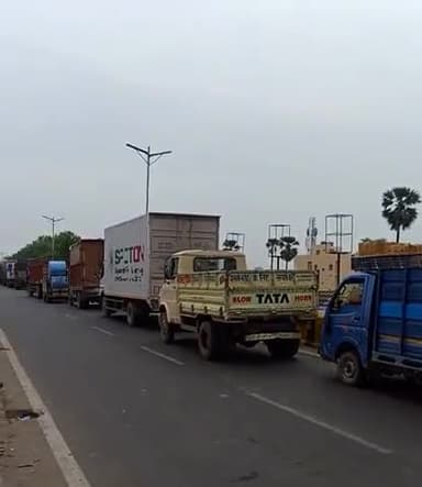 संपतचक: गांधी सेतु पर जाम की भयावह स्थिति लोग परेशान
#gandhisetu #patna #jaam