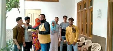 टांडा: टाण्डा में यूपी बोर्ड रिजल्ट के बाद छात्र-छात्रों में खुशी की लहर, मिठाई बांटकर किया खुशी का इजहार #यूपी_बोर्ड_रिज़ल्ट