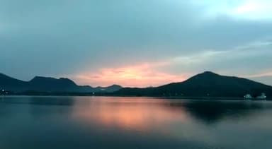 फतहसागर के बिना उदयपुर की कल्पना अधूरी।
#ravichaturvedi
#fatehsagar
#udaipur