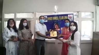 ऊना: इनरव्हील क्लब ऊना के सदस्यों ने डॉक्टर डे पर जिला अस्पताल व निजी अस्पताल के डॉक्टरों को किया सम्मानित #डॉक्टर_डे