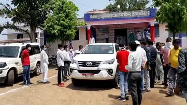 तेंदूखेड़ा: तेंदूखेड़ा सामुदायिक स्वास्थ्य केंद्र में दिल्ली से आए 2 युवकों को चेकअप के बाद किया गया क्वॉरेंटाइन #कोरोना #क्वॉरेंटाइन