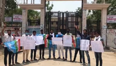 छात्र-छात्राओं को अगली कक्षा में जनरल प्रमोट किये जाने पर दौसा #nsui साथियों के साथ खुशी जताई।
#nsuiwithstudents