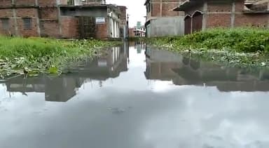 जलमग्न है #सीतामढ़ी शहर के #कोट_बाज़ार और #मुरलिया_चक को जोड़ने वाली सड़क
#सुशासन_तैर_रहा_है