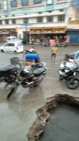 अलवर: aaj sawan ki pahli barish hui alwar me #coronastopkarona @amitjaniind