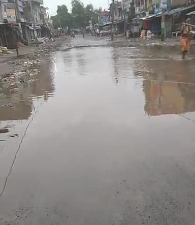 गोगरी: एनएच 31 महेशखुंट अगवानी रोड पे जल जमाब ।। #maheshkhunt #road @khagaria #कोरोना_वायरस