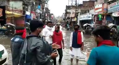 मुशहरी: #मोतीझील मुज़फ़्फ़रपुर के जलजमाव को लेकर #गजपा उतरा सड़क पर नगर विकास मंत्री एवं सांसद हिसाब दो