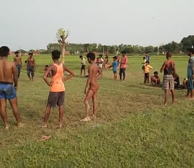 मधुबन: Lockdown me kabhadi khelate huye air social distance ka palan karate huye #stayathome_saveindia