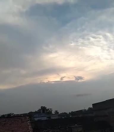 सराड़ा: लगातार दूसरे दिन क्षेत्र में हुई बारिश। काले गहरे बादल छाए ।
#JitendraPatel #semari #udaipur